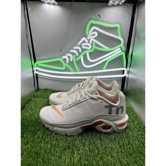 Nike Air Max TN SE AR0005-100 3.5Y White Silver Orange Sneakers Womens‎ Sz 5 - Picture 1 of 7